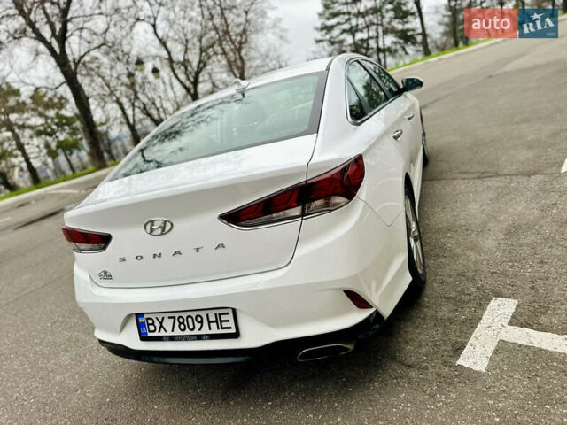 Белый Хендай Соната, объемом двигателя 2.36 л и пробегом 46 тыс. км за 14000 $, фото 1 на Automoto.ua
