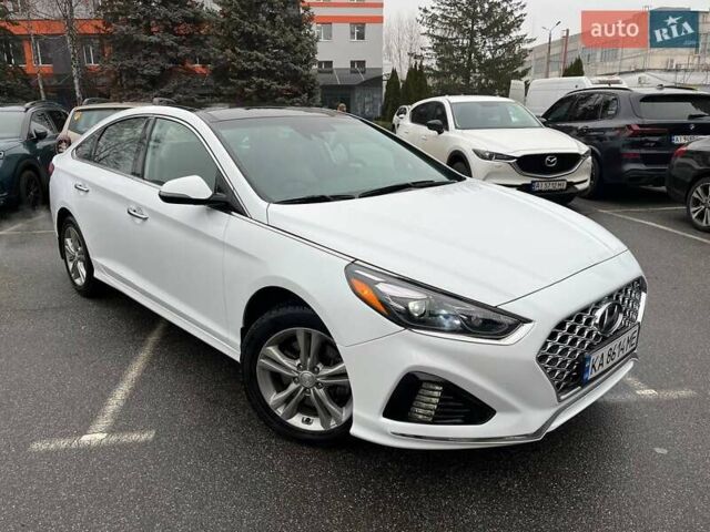 Белый Хендай Соната, объемом двигателя 2.36 л и пробегом 70 тыс. км за 13000 $, фото 1 на Automoto.ua