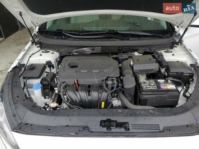 Белый Хендай Соната, объемом двигателя 2.4 л и пробегом 67 тыс. км за 2100 $, фото 10 на Automoto.ua