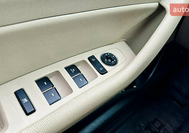 Белый Хендай Соната, объемом двигателя 2.36 л и пробегом 46 тыс. км за 14000 $, фото 13 на Automoto.ua