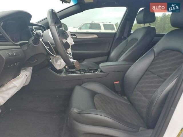 Белый Хендай Соната, объемом двигателя 2.4 л и пробегом 97 тыс. км за 2000 $, фото 6 на Automoto.ua