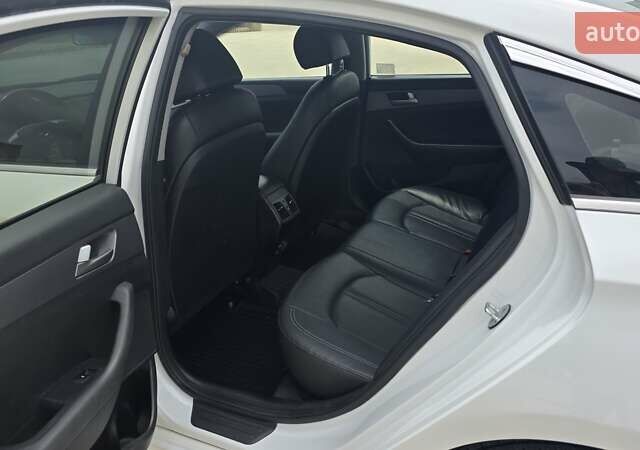 Хендай Соната 2018 в Киеве на Automoto.ua Белый Хендай Соната, объемом двигателя 2 л и пробегом 314 тыс. км за 11990 $, фото 11 на Automoto.ua