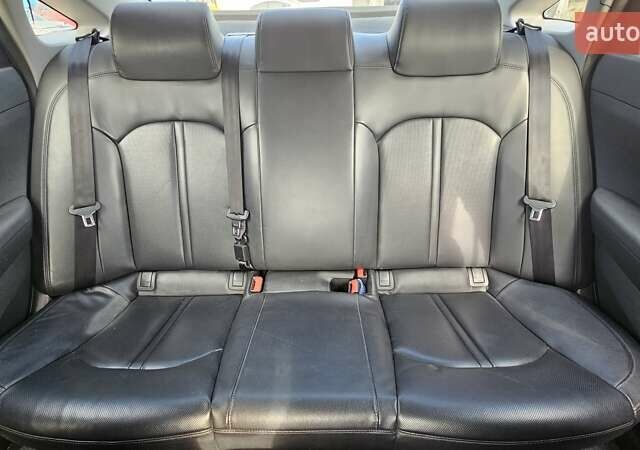 Білий Хендай Соната, об'ємом двигуна 2 л та пробігом 329 тис. км за 10990 $, фото 12 на Automoto.ua