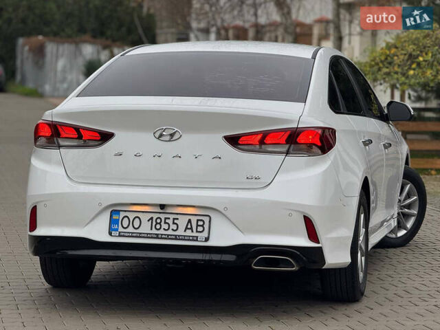 Білий Хендай Соната, об'ємом двигуна 1.69 л та пробігом 151 тис. км за 14000 $, фото 9 на Automoto.ua
