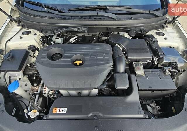 Білий Хендай Соната, об'ємом двигуна 2 л та пробігом 329 тис. км за 10990 $, фото 7 на Automoto.ua