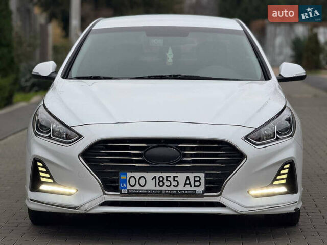 Білий Хендай Соната, об'ємом двигуна 1.69 л та пробігом 151 тис. км за 14000 $, фото 6 на Automoto.ua