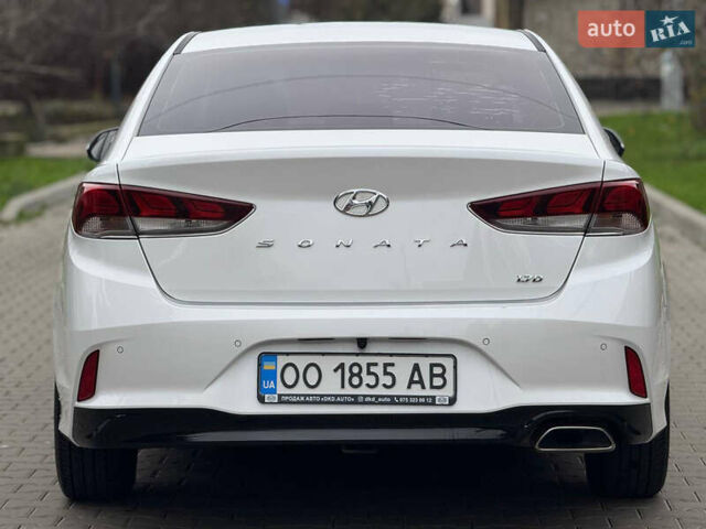 Білий Хендай Соната, об'ємом двигуна 1.69 л та пробігом 151 тис. км за 14000 $, фото 13 на Automoto.ua