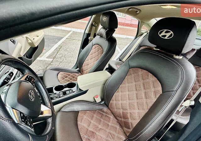 Белый Хендай Соната, объемом двигателя 2.36 л и пробегом 46 тыс. км за 14000 $, фото 6 на Automoto.ua