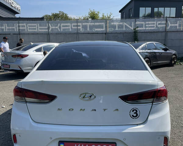 Білий Хендай Соната, об'ємом двигуна 2 л та пробігом 273 тис. км за 9950 $, фото 6 на Automoto.ua