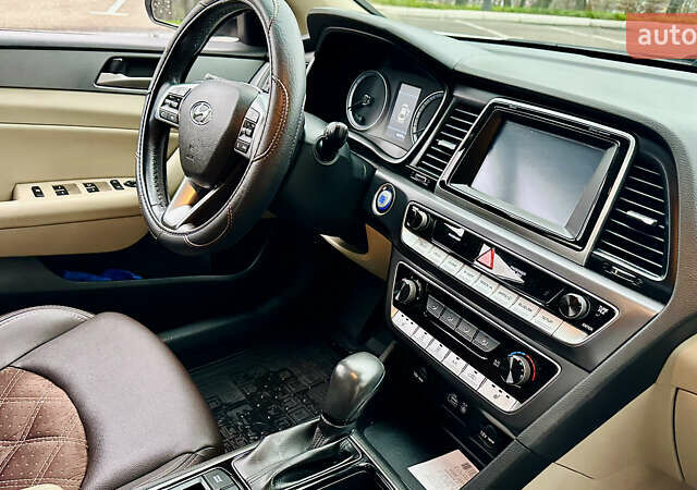 Белый Хендай Соната, объемом двигателя 2.36 л и пробегом 46 тыс. км за 14000 $, фото 8 на Automoto.ua