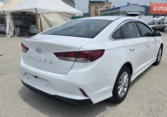 Білий Хендай Соната, об'ємом двигуна 2 л та пробігом 314 тис. км за 11990 $, фото 5 на Automoto.ua