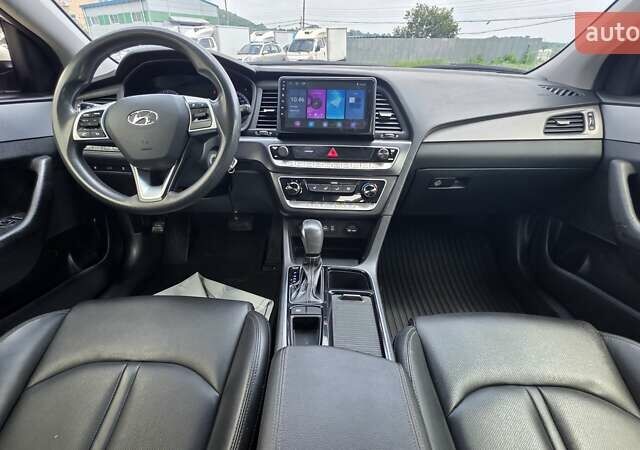 Білий Хендай Соната, об'ємом двигуна 2 л та пробігом 314 тис. км за 11990 $, фото 6 на Automoto.ua