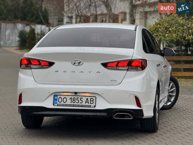 Білий Хендай Соната, об'ємом двигуна 1.69 л та пробігом 151 тис. км за 14000 $, фото 7 на Automoto.ua