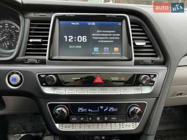 Белый Хендай Соната, объемом двигателя 2.36 л и пробегом 70 тыс. км за 13000 $, фото 6 на Automoto.ua