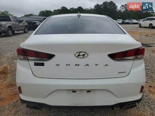 Белый Хендай Соната, объемом двигателя 2.4 л и пробегом 97 тыс. км за 2000 $, фото 5 на Automoto.ua