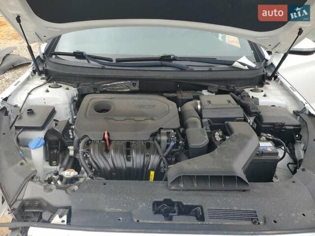 Белый Хендай Соната, объемом двигателя 2.4 л и пробегом 97 тыс. км за 2000 $, фото 10 на Automoto.ua