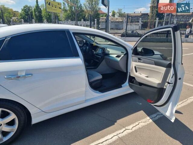 Белый Хендай Соната, объемом двигателя 2.4 л и пробегом 99 тыс. км за 14000 $, фото 13 на Automoto.ua