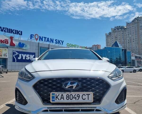 Белый Хендай Соната, объемом двигателя 2.4 л и пробегом 99 тыс. км за 14000 $, фото 4 на Automoto.ua