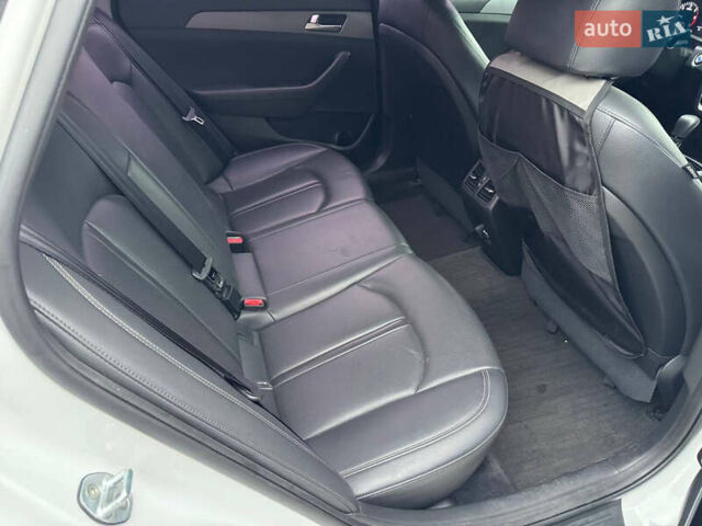 Білий Хендай Соната, об'ємом двигуна 1.69 л та пробігом 151 тис. км за 14000 $, фото 19 на Automoto.ua