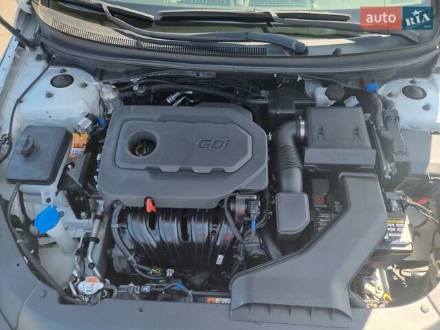 Белый Хендай Соната, объемом двигателя 2.4 л и пробегом 99 тыс. км за 14000 $, фото 15 на Automoto.ua