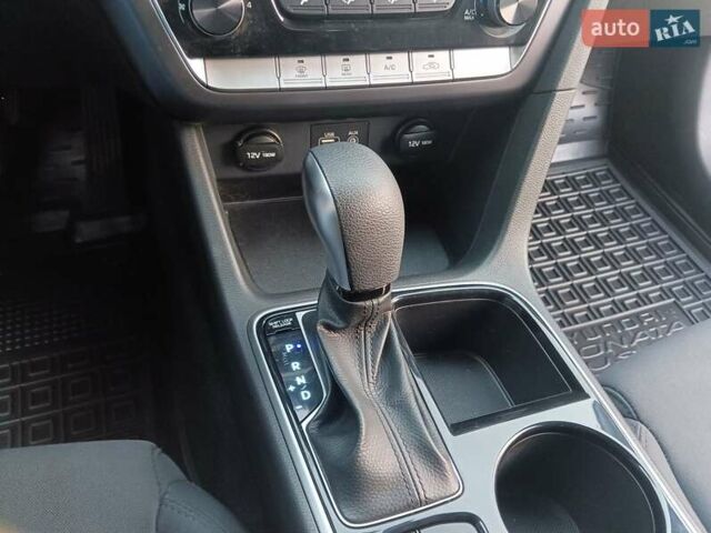 Белый Хендай Соната, объемом двигателя 2.4 л и пробегом 131 тыс. км за 14950 $, фото 4 на Automoto.ua