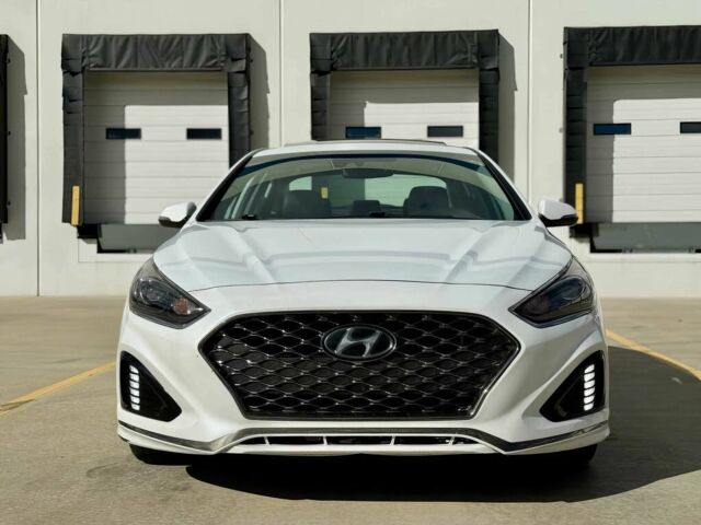 Белый Хендай Соната, объемом двигателя 2.4 л и пробегом 47 тыс. км за 8400 $, фото 1 на Automoto.ua