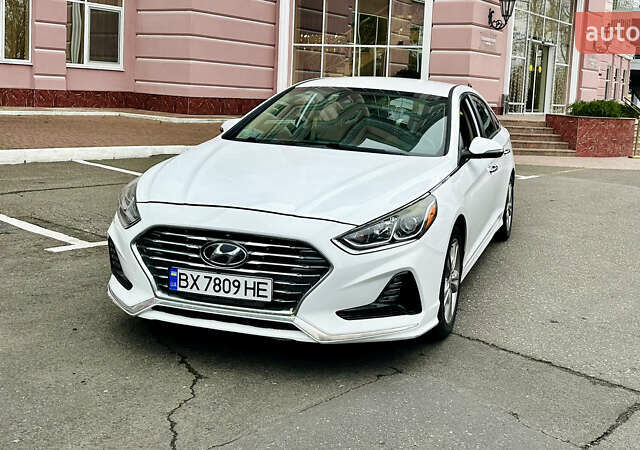 Белый Хендай Соната, объемом двигателя 2.36 л и пробегом 46 тыс. км за 14000 $, фото 2 на Automoto.ua