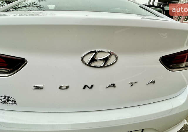 Белый Хендай Соната, объемом двигателя 2.36 л и пробегом 46 тыс. км за 14000 $, фото 21 на Automoto.ua