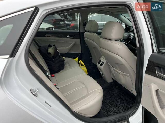 Белый Хендай Соната, объемом двигателя 2.36 л и пробегом 70 тыс. км за 13000 $, фото 8 на Automoto.ua