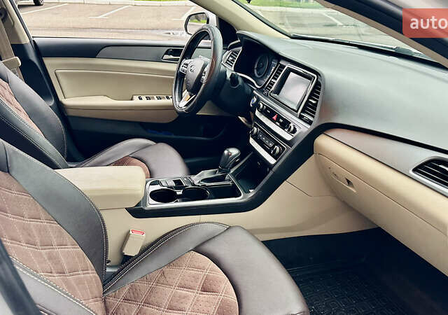 Белый Хендай Соната, объемом двигателя 2.36 л и пробегом 46 тыс. км за 14000 $, фото 7 на Automoto.ua