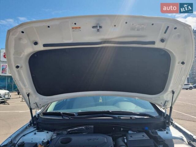 Белый Хендай Соната, объемом двигателя 2.4 л и пробегом 99 тыс. км за 14000 $, фото 16 на Automoto.ua