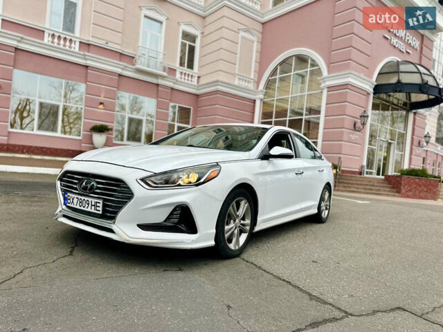Белый Хендай Соната, объемом двигателя 2.36 л и пробегом 46 тыс. км за 14000 $, фото 4 на Automoto.ua