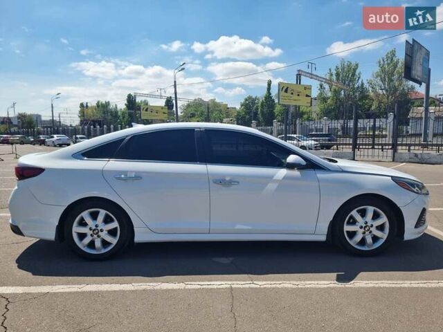 Белый Хендай Соната, объемом двигателя 2.4 л и пробегом 99 тыс. км за 14000 $, фото 2 на Automoto.ua