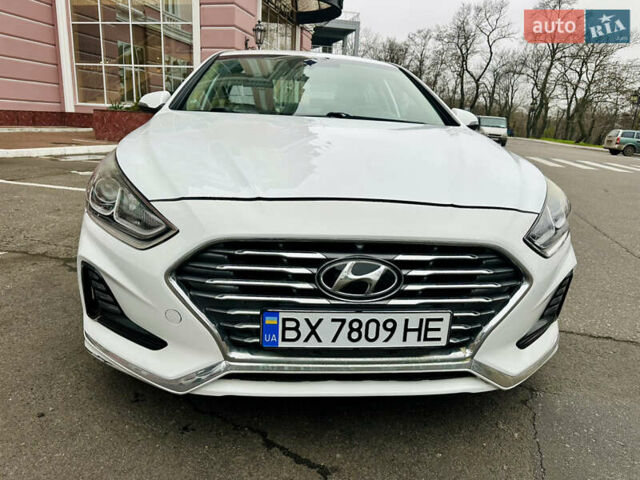 Белый Хендай Соната, объемом двигателя 2.36 л и пробегом 46 тыс. км за 14000 $, фото 20 на Automoto.ua