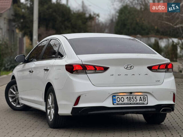 Білий Хендай Соната, об'ємом двигуна 1.69 л та пробігом 151 тис. км за 14000 $, фото 12 на Automoto.ua