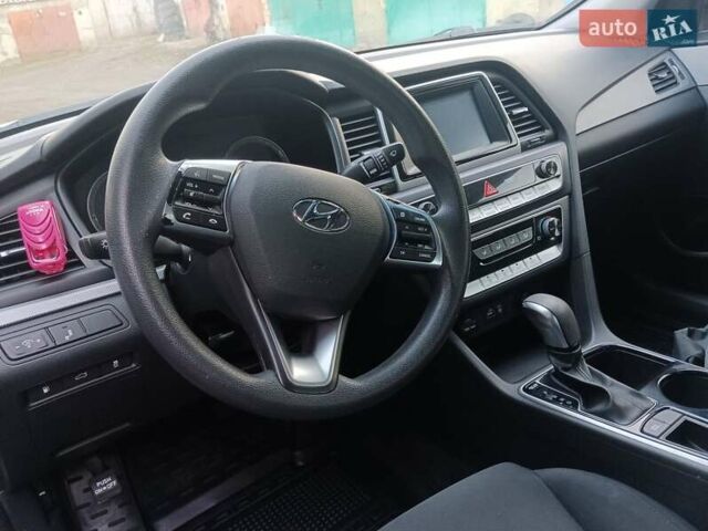 Белый Хендай Соната, объемом двигателя 2.4 л и пробегом 131 тыс. км за 14950 $, фото 2 на Automoto.ua