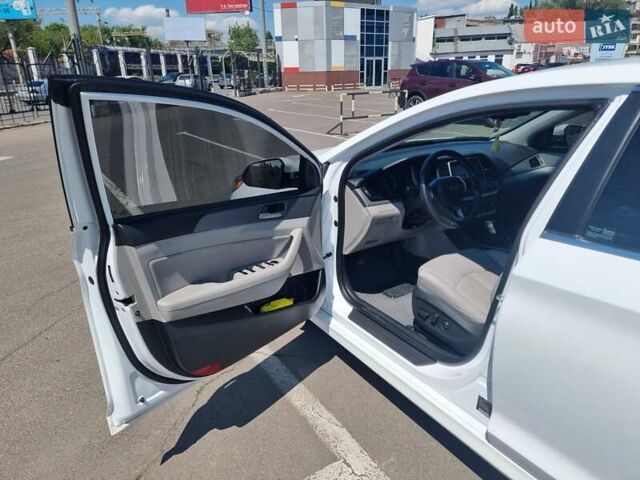 Белый Хендай Соната, объемом двигателя 2.4 л и пробегом 99 тыс. км за 14000 $, фото 22 на Automoto.ua