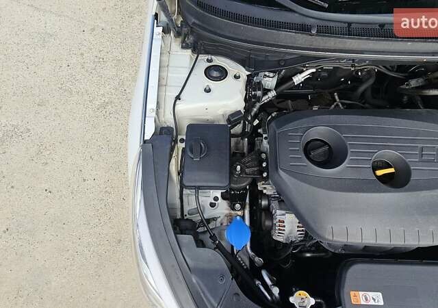 Білий Хендай Соната, об'ємом двигуна 2 л та пробігом 329 тис. км за 10990 $, фото 9 на Automoto.ua