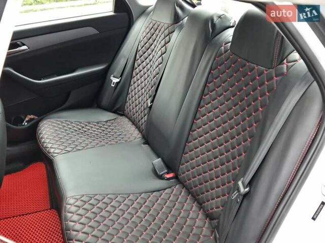 Білий Хендай Соната, об'ємом двигуна 2.4 л та пробігом 195 тис. км за 15900 $, фото 14 на Automoto.ua