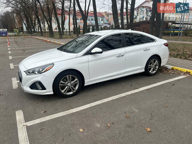 Белый Хендай Соната, объемом двигателя 2.4 л и пробегом 150 тыс. км за 13500 $, фото 3 на Automoto.ua