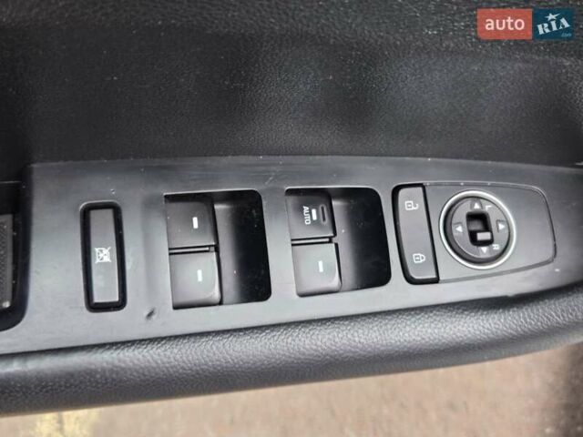 Білий Хендай Соната, об'ємом двигуна 2.4 л та пробігом 195 тис. км за 15900 $, фото 16 на Automoto.ua