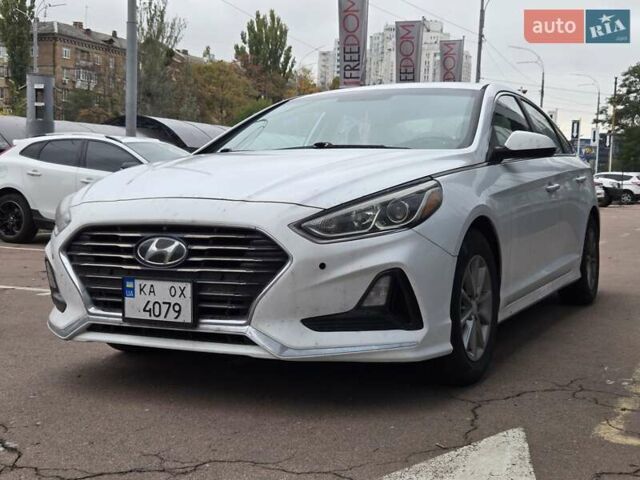 Білий Хендай Соната, об'ємом двигуна 2.4 л та пробігом 195 тис. км за 15900 $, фото 1 на Automoto.ua