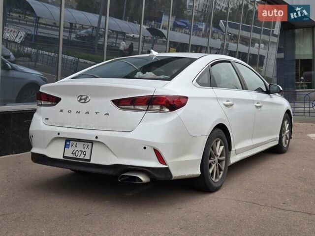 Білий Хендай Соната, об'ємом двигуна 2.4 л та пробігом 195 тис. км за 15900 $, фото 3 на Automoto.ua