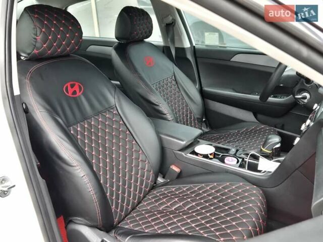 Білий Хендай Соната, об'ємом двигуна 2.4 л та пробігом 195 тис. км за 15900 $, фото 9 на Automoto.ua