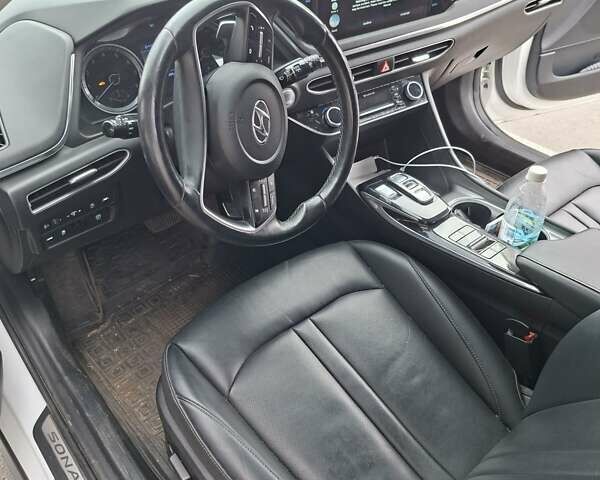 Білий Хендай Соната, об'ємом двигуна 2 л та пробігом 97 тис. км за 20000 $, фото 2 на Automoto.ua