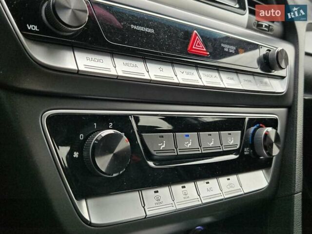 Білий Хендай Соната, об'ємом двигуна 2.4 л та пробігом 195 тис. км за 15900 $, фото 24 на Automoto.ua