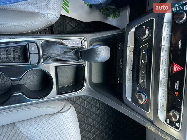 Білий Хендай Соната, об'ємом двигуна 2.5 л та пробігом 62 тис. км за 14500 $, фото 21 на Automoto.ua