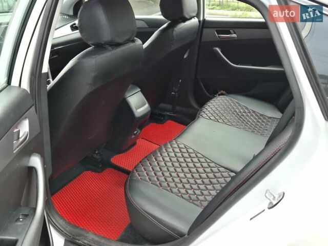 Білий Хендай Соната, об'ємом двигуна 2.4 л та пробігом 195 тис. км за 15900 $, фото 13 на Automoto.ua