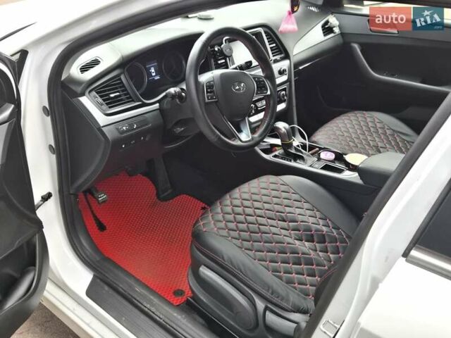 Білий Хендай Соната, об'ємом двигуна 2.4 л та пробігом 195 тис. км за 15900 $, фото 7 на Automoto.ua