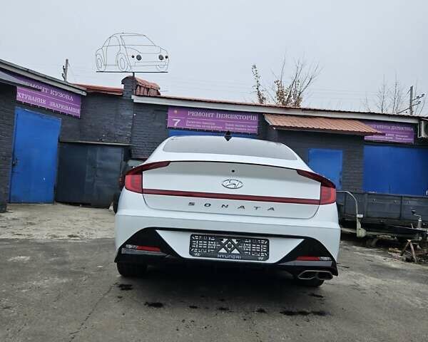 Білий Хендай Соната, об'ємом двигуна 2.5 л та пробігом 49 тис. км за 18599 $, фото 7 на Automoto.ua